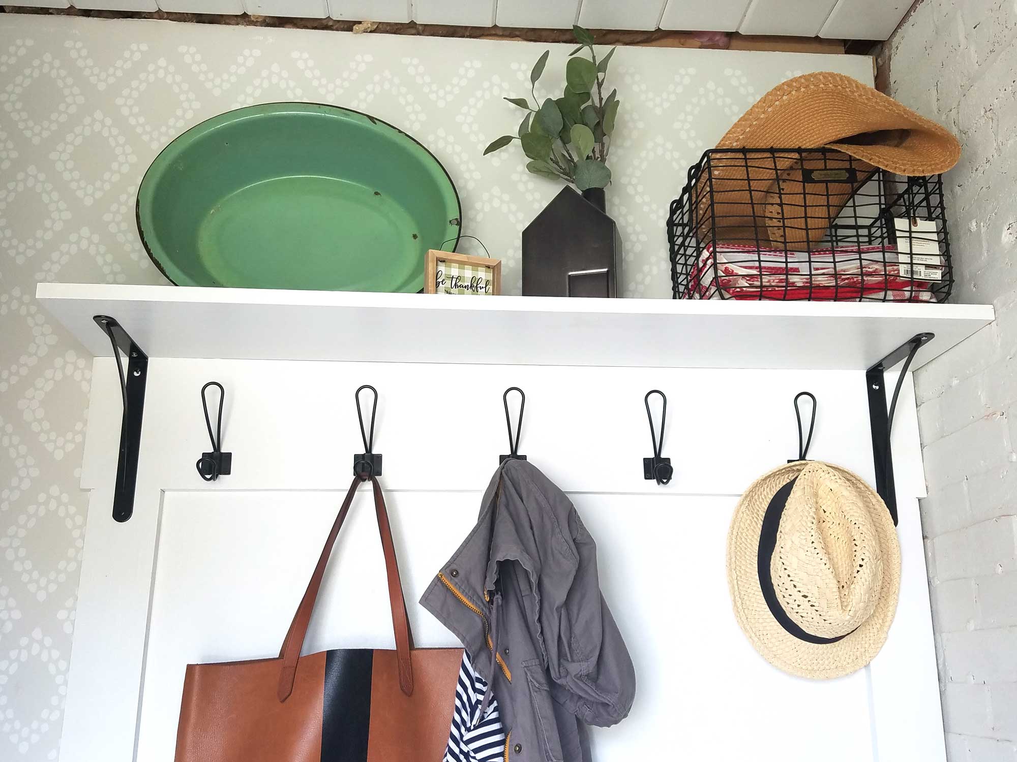 mudroom-bench-diy-project-complete-1