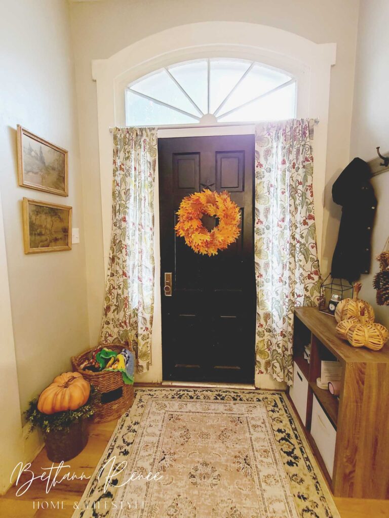 warm and welcoming fall foyer - fall decor in the entryway